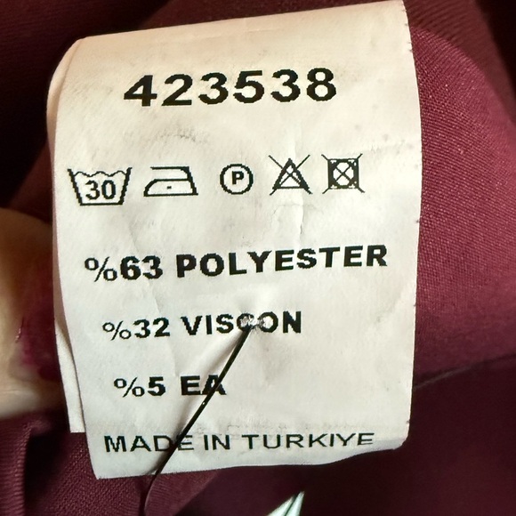 GUZELLA DESIGNER PLEADED BURGUNDY MIDI SKIRT SIZE 10 - Picture 6 of 7